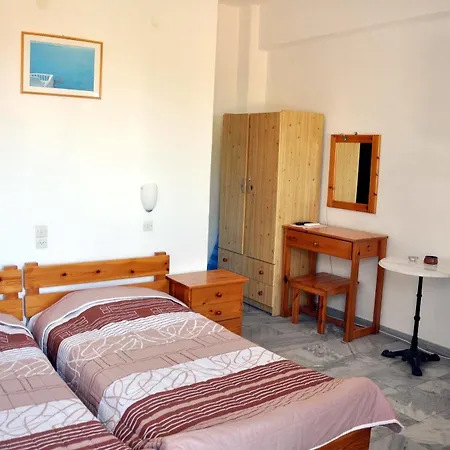 فندق Michalis Near The Beaches With Sea View 3*