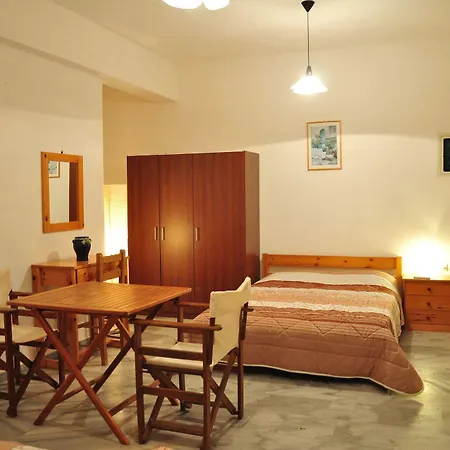 فندق Michalis Near The Beaches With Sea View 3*
